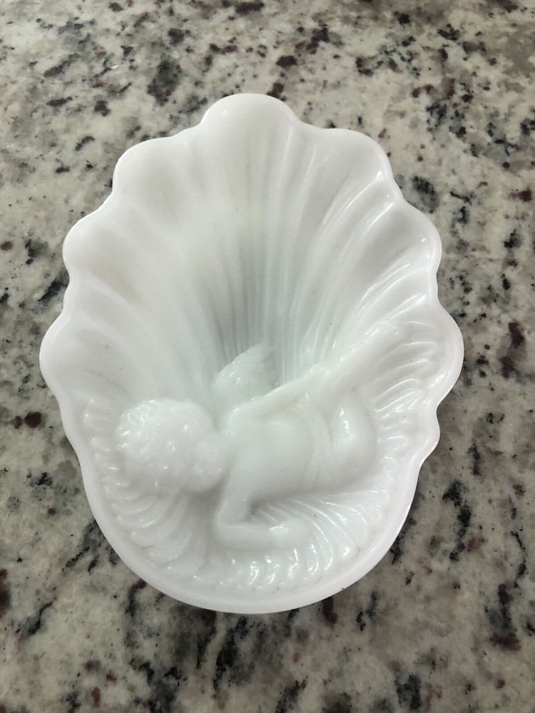 Vintage Avon Milk Glass Cherub Soap Dish Retro Collectible