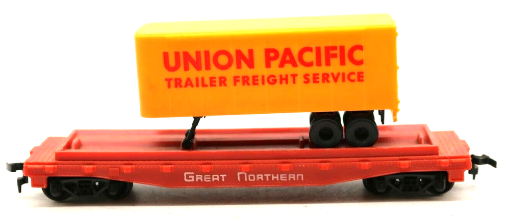 HO Scale Great Northern Flat Car with TYCO Union Pacific Tractor Trailer 1:87 Model