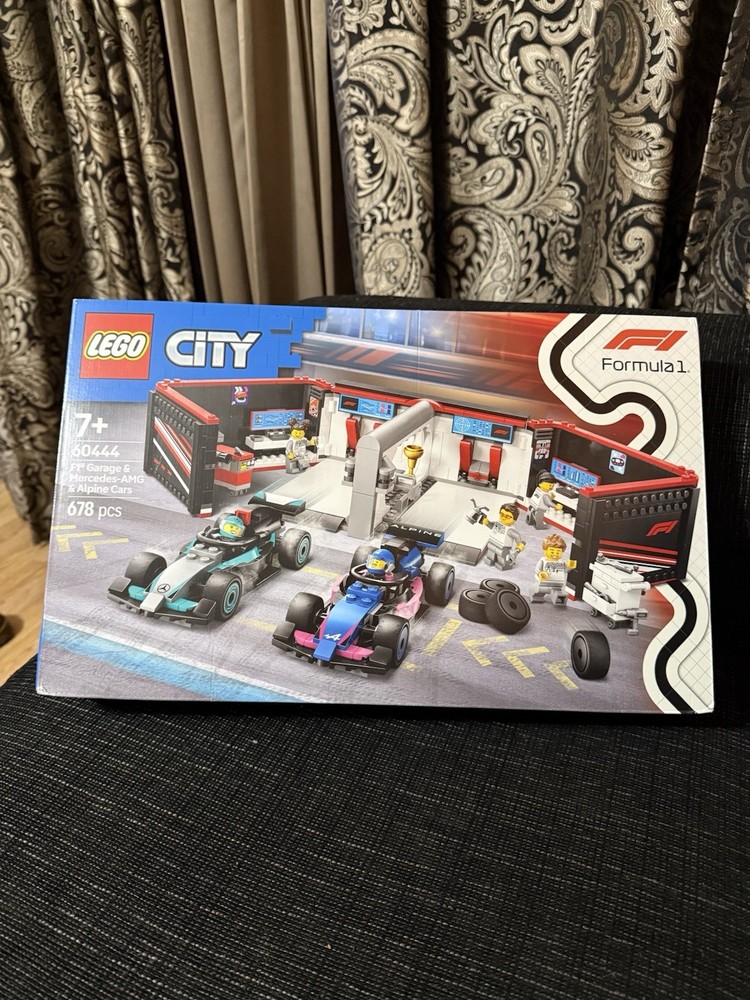 LEGO CITY: F1 Garage & Mercedes-AMG & Alpine Cars (60444)
