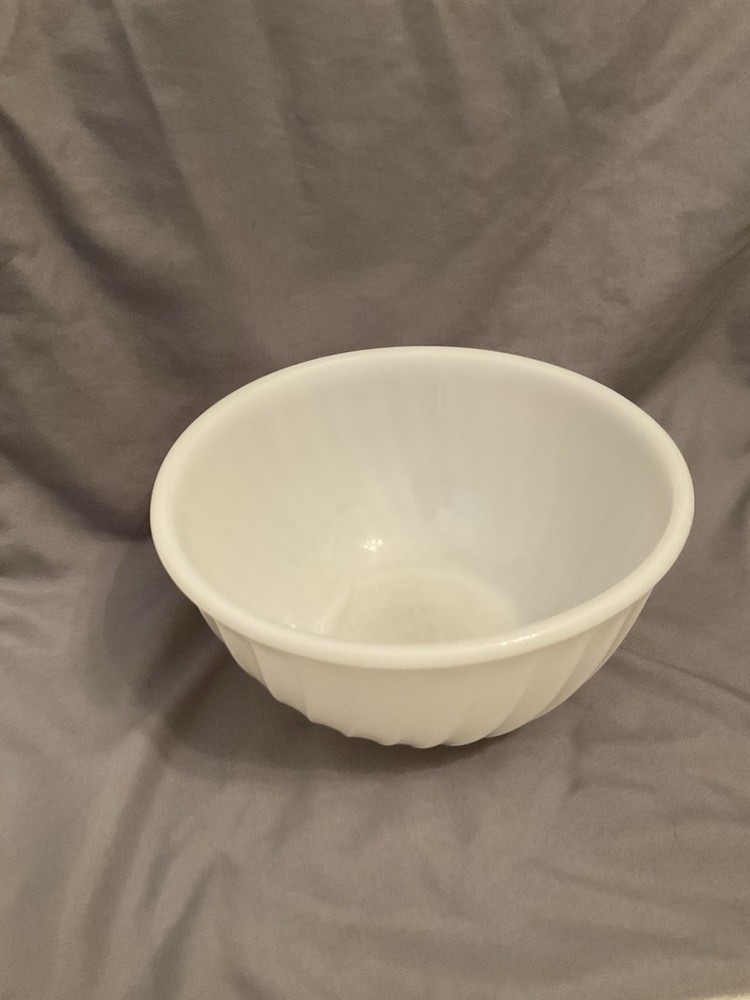 Vintage Anchor Hocking Fire King White Swirl 9 Inch Mixing Bowl