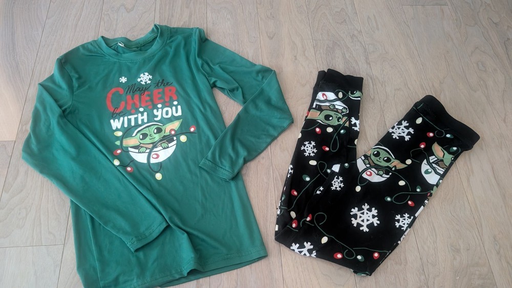 Child's Holiday Baby Yoda Pajama Set Size 12