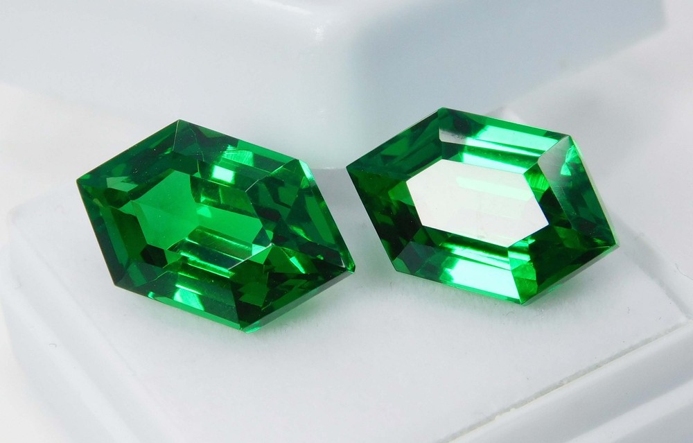 Certified 18 Ct Natural Fancy Cut Tsavorite Green Garnet Loose Gemstone