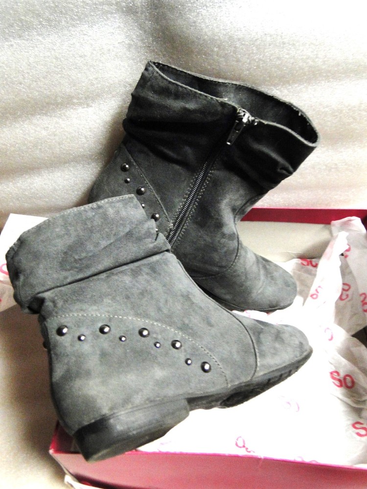 KOHLS Womens Gray Faux Suede Beaded Ankle Boots Size 9 M Side Zip Low Heel