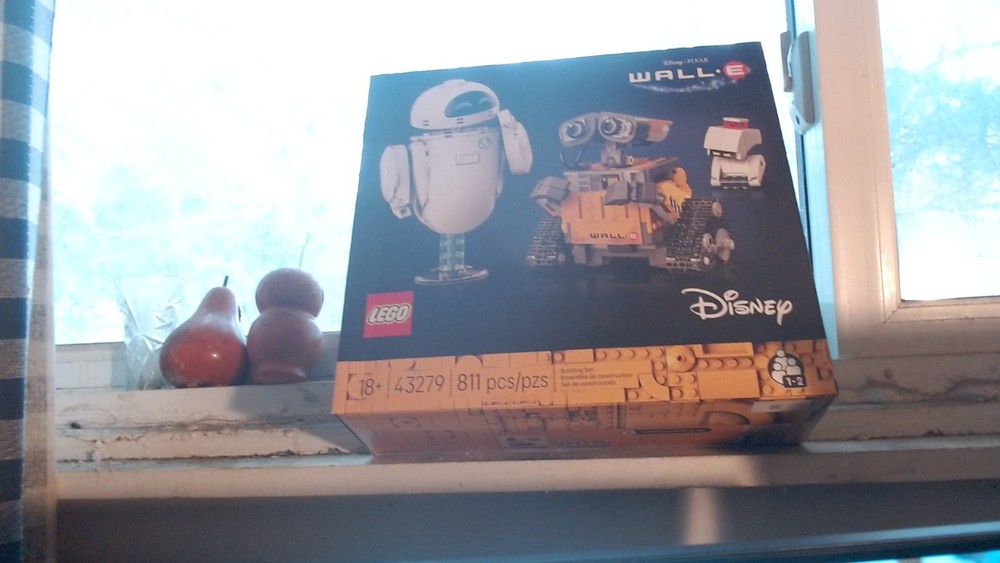 Lego WALL-E and EVE (43279) Brand New Never Opened