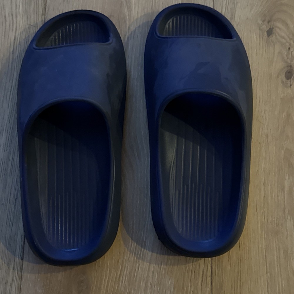 BRAND NEW Adidas Yeezy Slide Azure ID4133 *NO BOX DEFECTS POSSIBLE* *SHIPS ASAP*