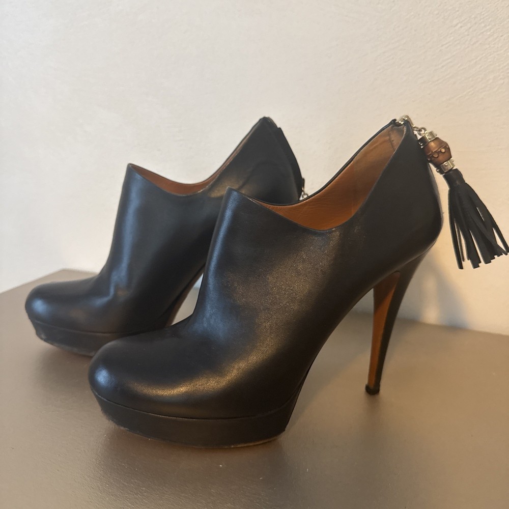 Gucci Black Leather Ankle Boots in Size 39 for Women