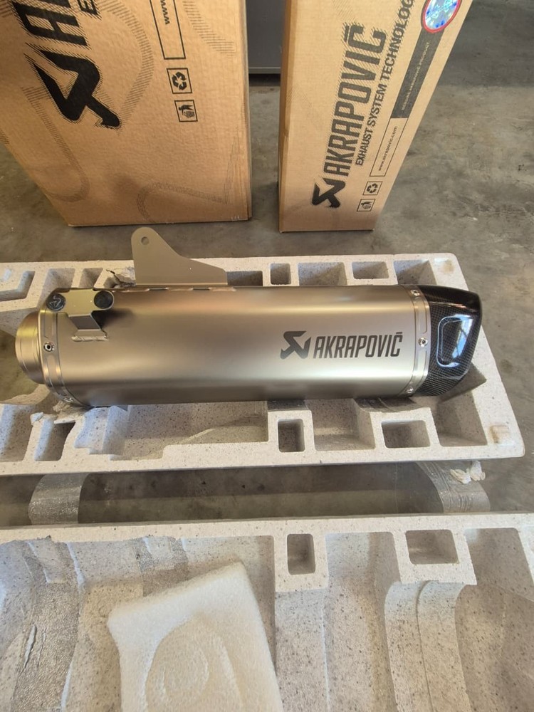 ktm 690 - Akrapovic slip on titanium exhaust