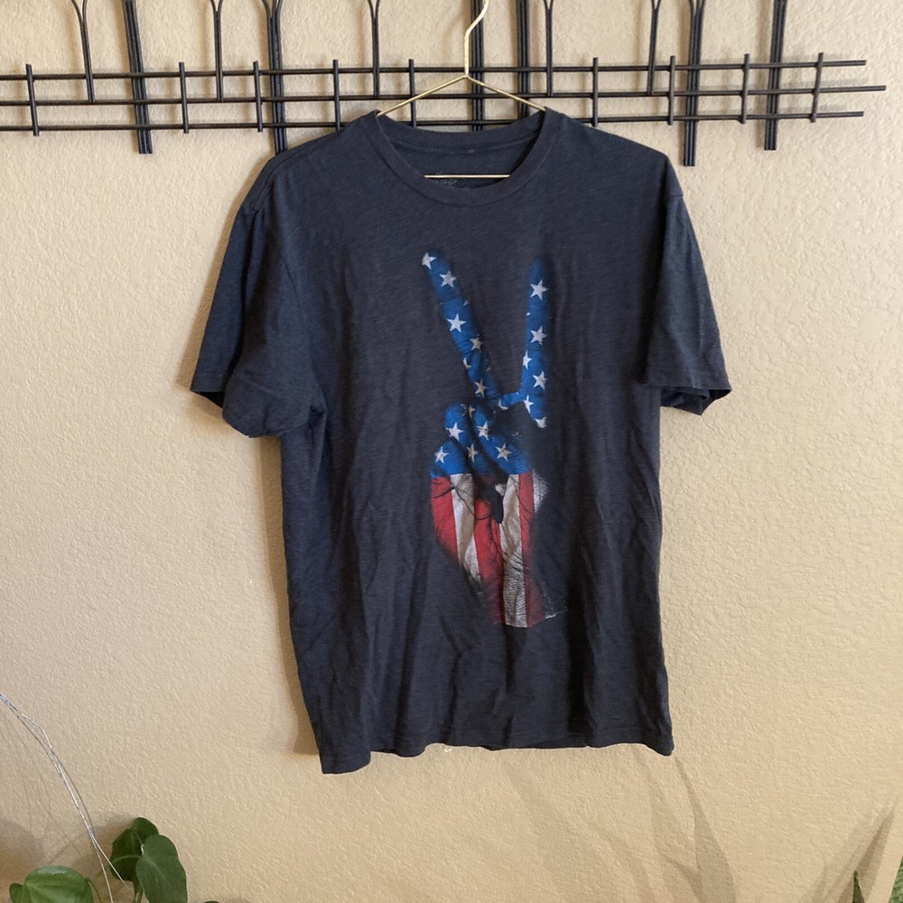 Heavyweight Champs XL Black Shirt with USA Flag and Peace Design  