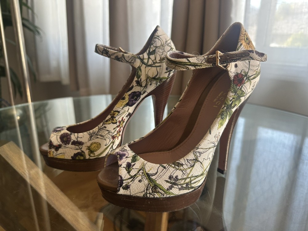 Gucci Floral Embroidered Peep Toe Heel Pumps