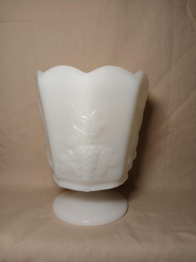 Vintage Napco Cleveland  OH  USA 1186 White Milk Glass Vase