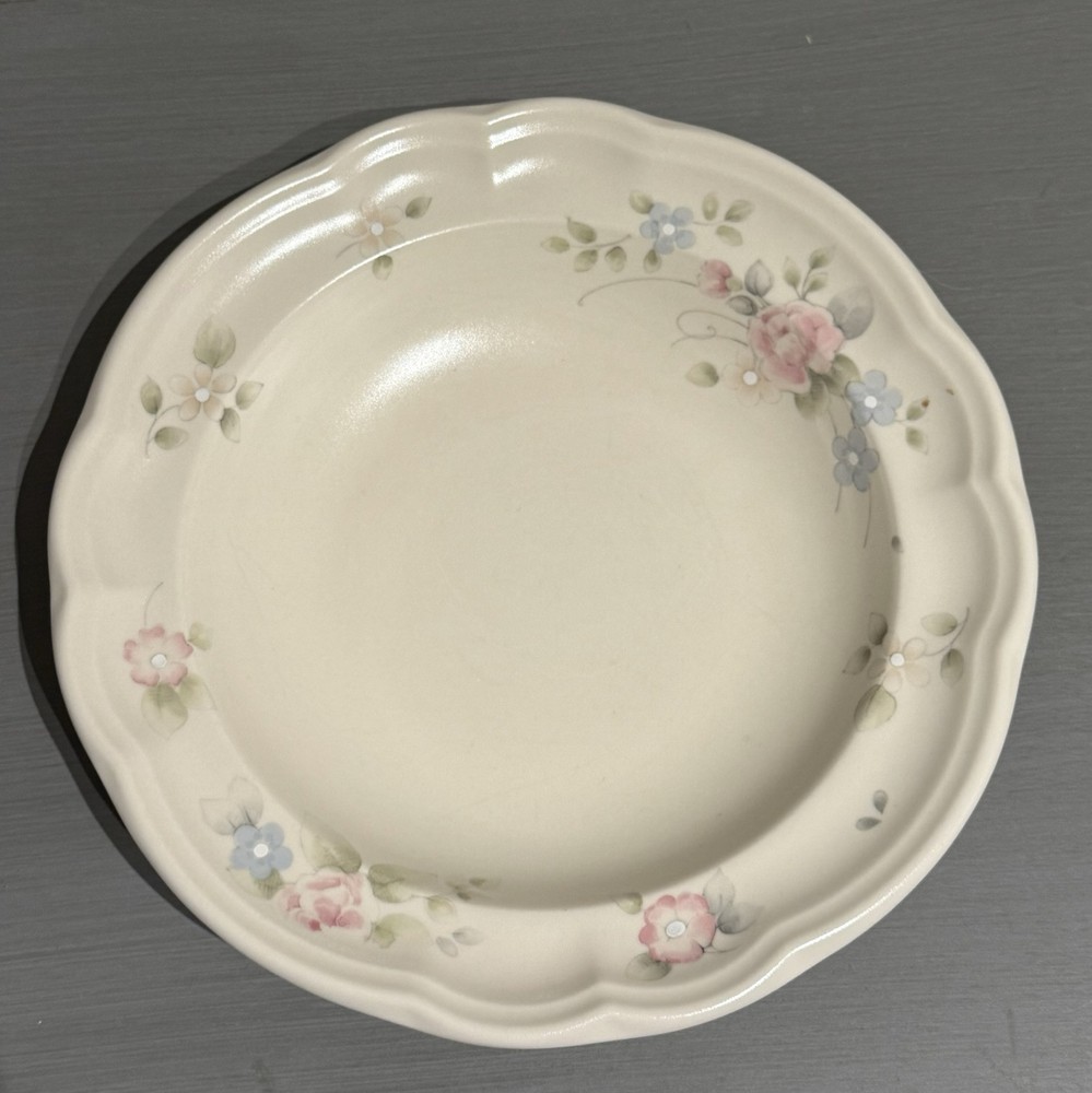 Pfaltzgraff Tea Rose 9.25 Inch Soup Bowl in Near Mint Condition