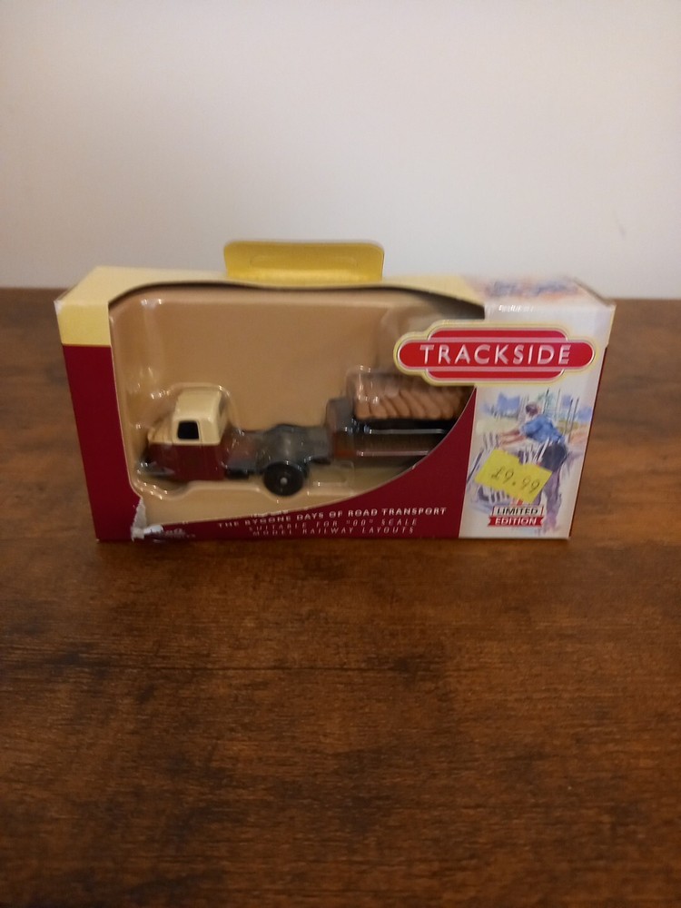 Scammell Scarab Flatbed Trailer with Sack Load 00 Gauge DG148014