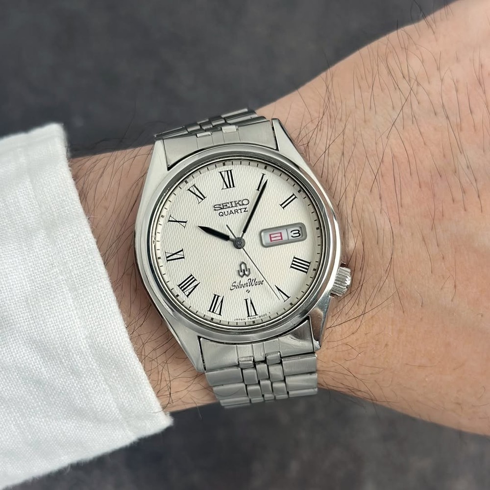 Rare Seiko Silverwave Quartz Texture Dial JDM Roman Index Vintage Dress Watch