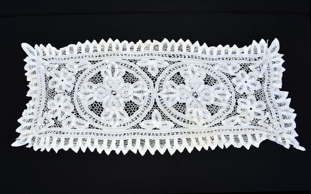 Vintage Battenberg Tape Lace Cream with Large Flowers Table Runner 12 x 30