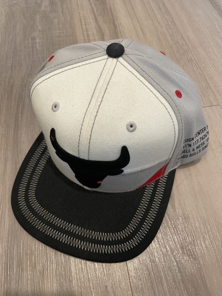 Chicago Bulls Hat Cap Snapback Gray NBA Basketball Mitchell & Ness
