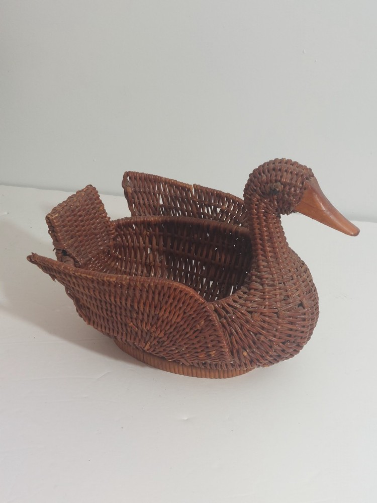 Vintage 1990s Rattan Woven Wicker Duck Basket With Wooded Beak 8.5