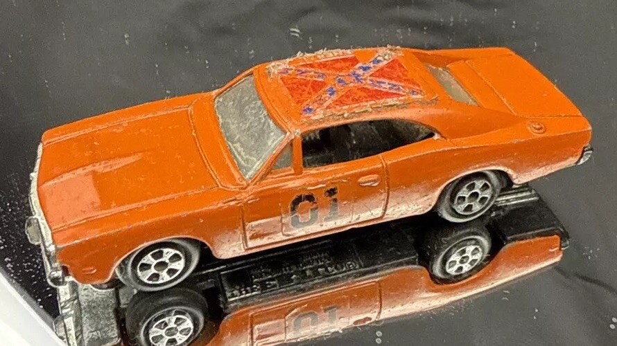 Dukes of hazzard 1:64 1981 Ertl Hotwheels Car Warner Brothers General Lee VTG