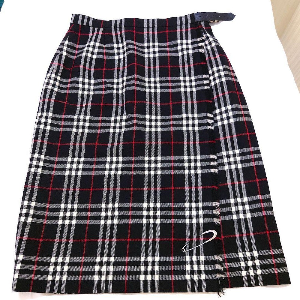 Burberry Nova Check Wrap Skirt Navy Size 40 Logo Buckle Used