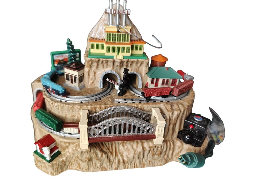 2004 Lionelville Hallmark Lionel Train Keepsake Christmas Ornament Untested