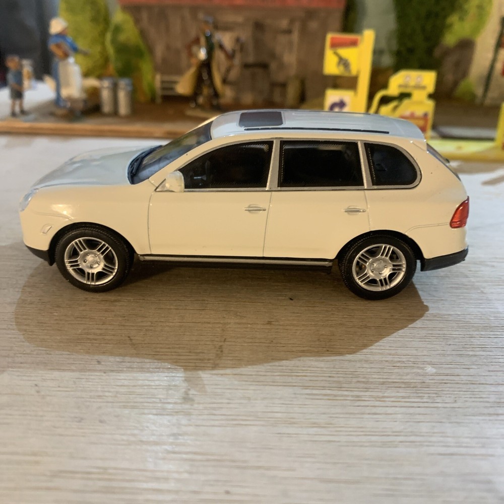 Cararama 1:43 Scale Porsche Cayenne Diecast Model Mint Condition