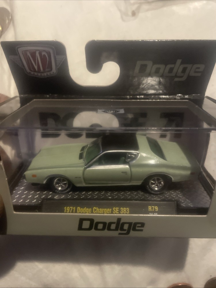 M2 Machines 1971 Dodge Charger SE 383 1:64 Diecast