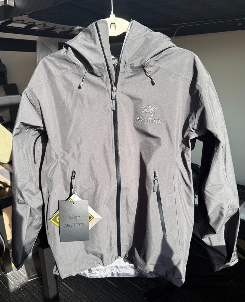 Arc’teryx Beta LT Jacket Men’s Medium GORE-TEX Lightweight Shell