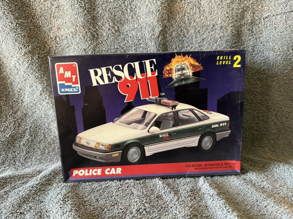 1:25 AMT Ertl Rescue 911 Ford Taurus Police Car #6417 Open Box Sealed Parts