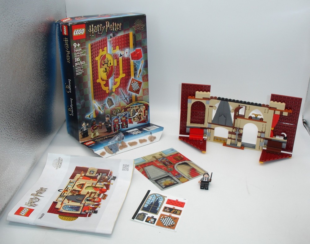 LEGO Harry Potter: Gryffindor House Banner (76409) LEGO Set