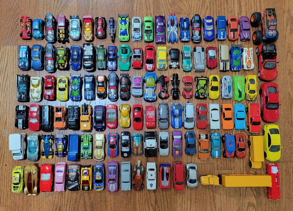 Lot of 115 Hot Wheels, Maisto, Matchbox, Etc. Toy Cars 1990's-2020's