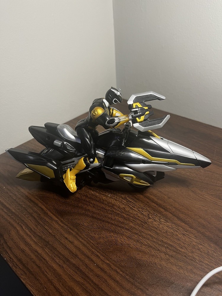 Bandai Power Rangers Wild Force Black Wild Force Rider Cycle 2001 & Figure