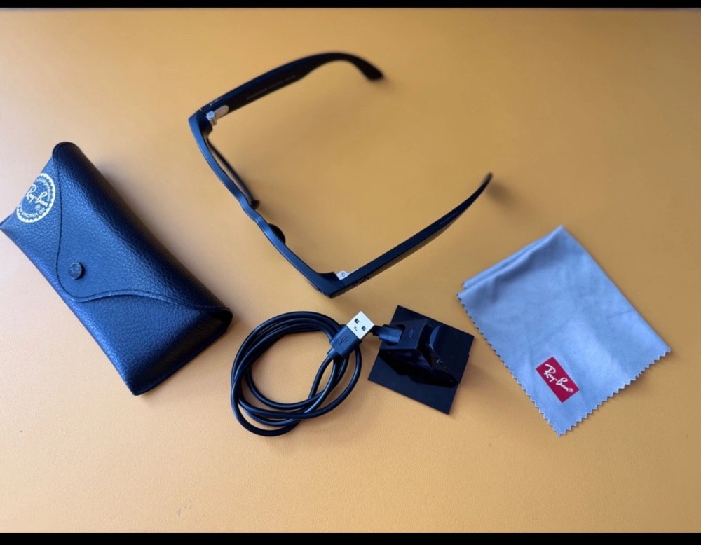 RAY-BAN META Headliner Matte Smart Glasses in Clear Lens