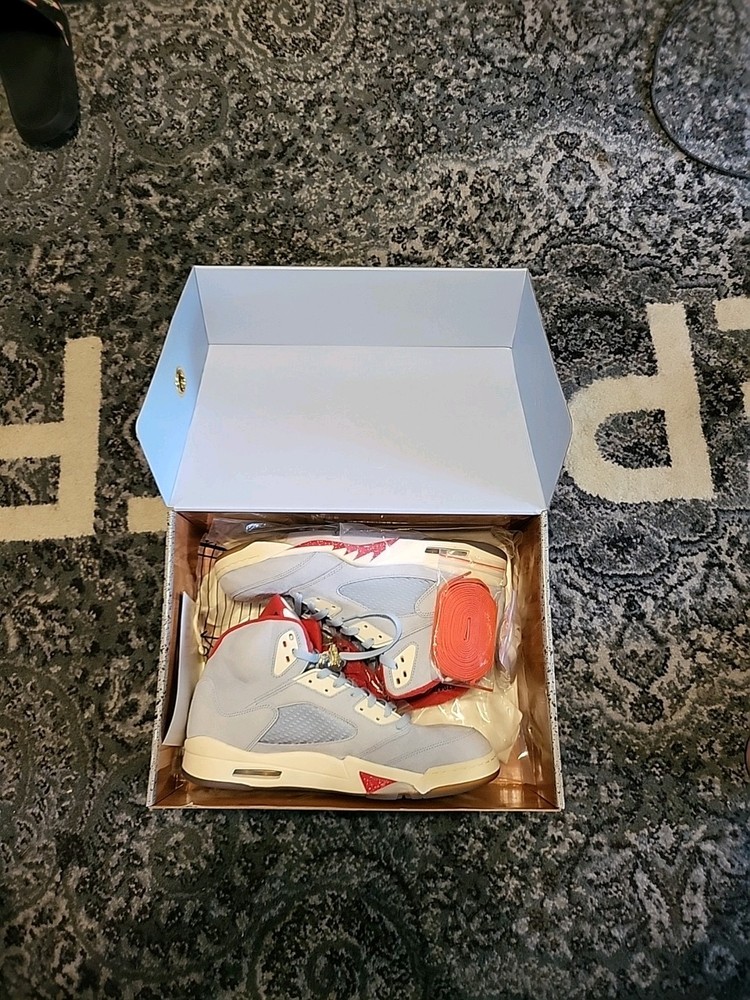 throphy room jordan 5s