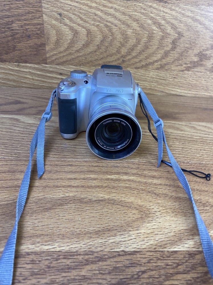 FujiFilm FinePix 3800 3.2MP Digital Camera in Silver with Zoom Lens