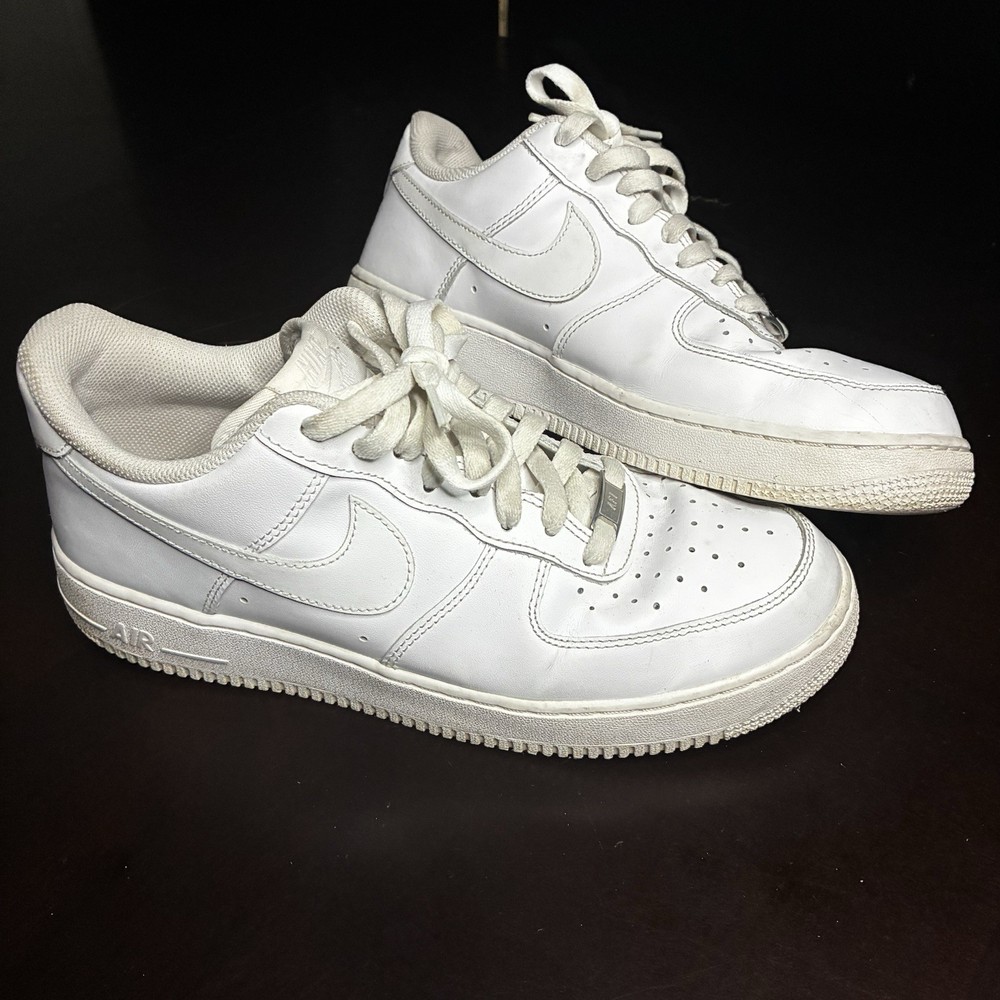 Nike Air Force 1 Men's Sneakers 10.5M Low Top Leather Lace Up Athletic All White