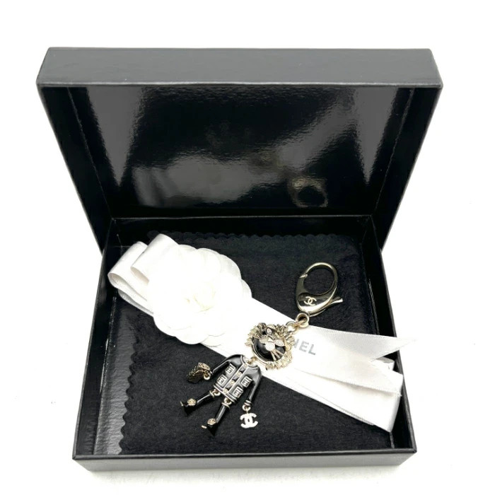 Chanel Lion CC Logo Enamel Crystal Pearl Bag Charm Gold Metal Pin Black Jacket  