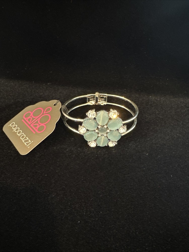 Paparazzi: Garden Extravagance - Blue Bracelet