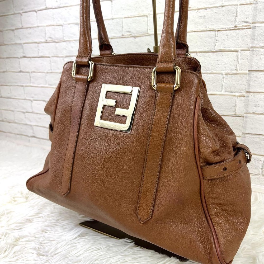 Authentic FENDI Brown Leather Shoulder Bag G05091206