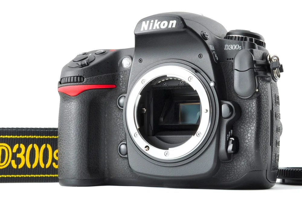 Nikon D300S MINT 12.3MP Digital SLR Camera Body Only 10 469 Clicks S/N 2032200