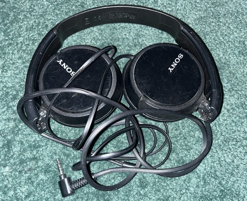 Sony Wired Over-Ear Adjustable Headphones in Black - Minato-Ku Style