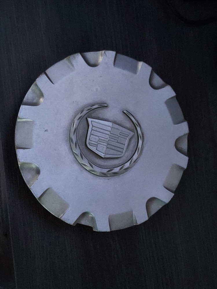 2004 Cadillac SRX Silver Wheel Center Caps