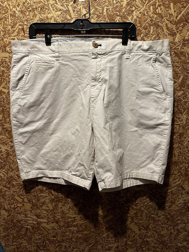 Johnnie O Men’s Cream Chino Shorts size 40