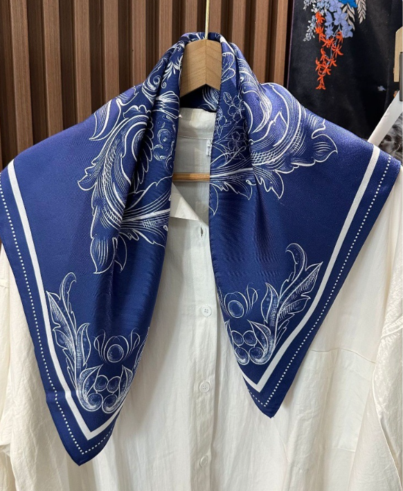 Pure 14 Momme Twill Silk 65X65cm Scarf Wrap Square tail Print Shawl Bandanna