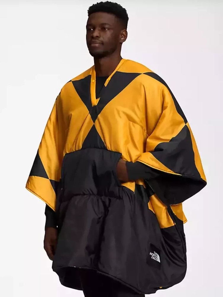 The North Face Poncho Blanket Fuzzy Wawona in Summit Gold Geodome Print NEW