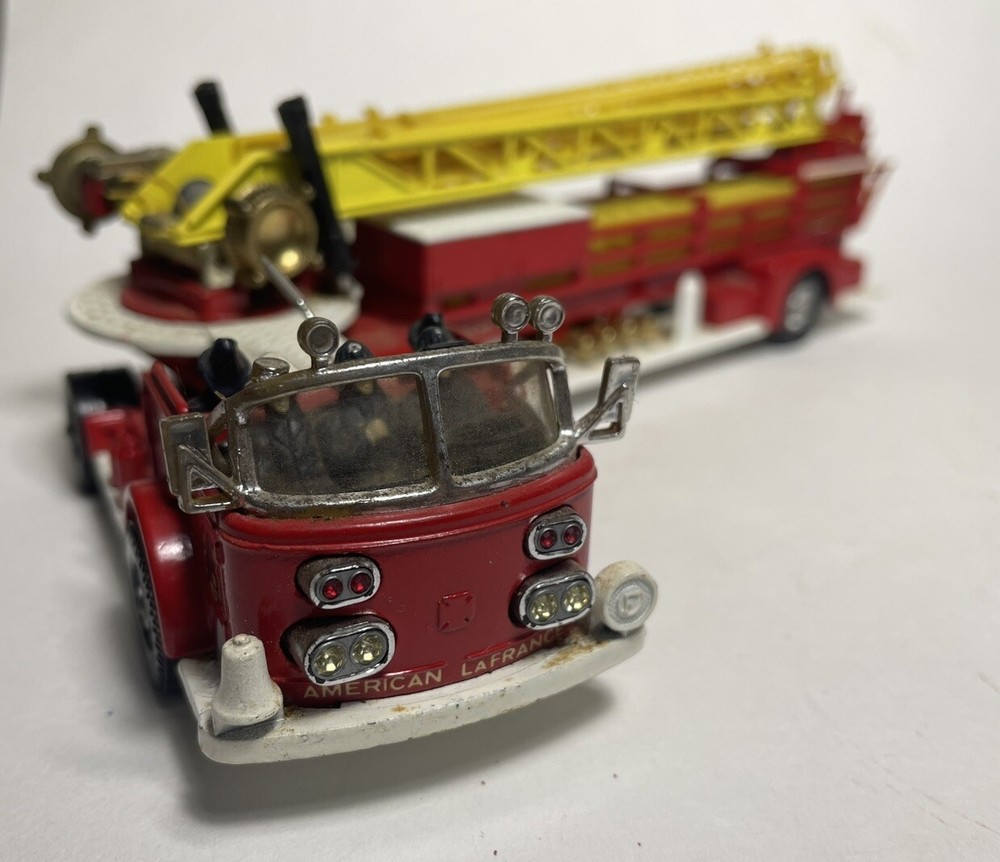 Corgi Major Aerial Rescue FIRE TRUCK American LaFrance # 1143