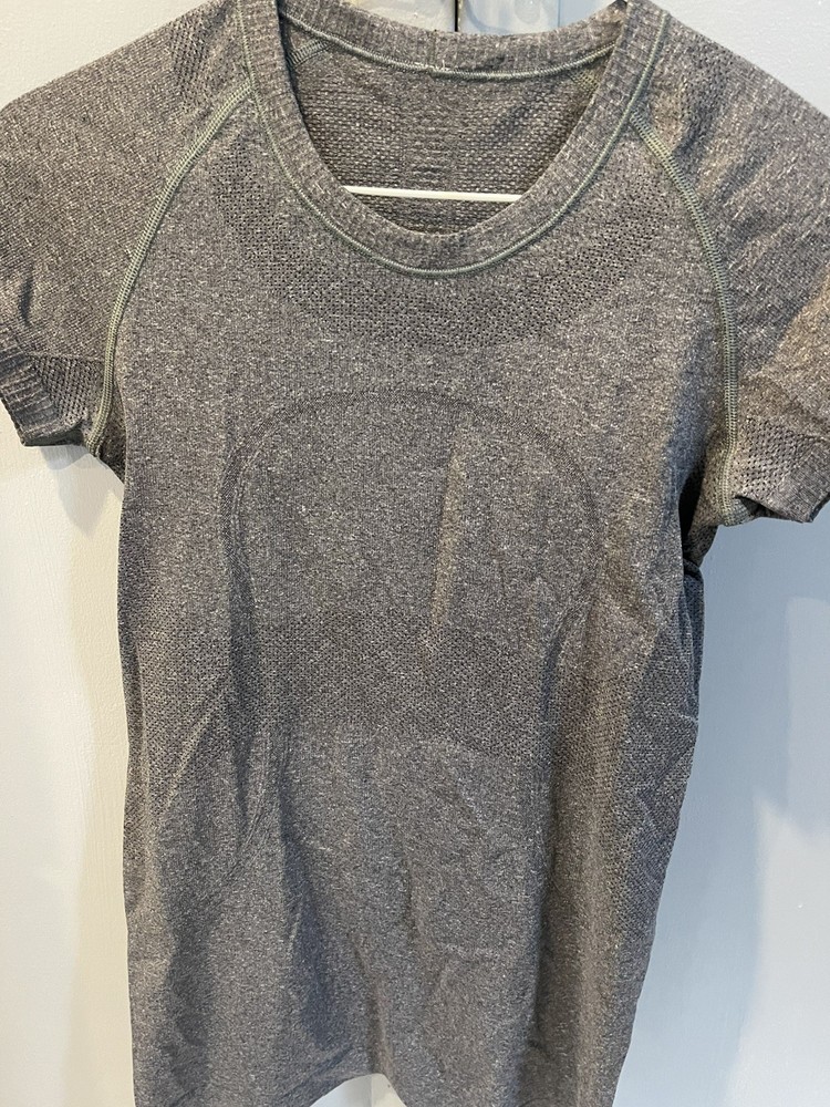 Lululemon Swiftly Tech Shirt Women’s Size 6 Gray Short Sleeve Yoga Run