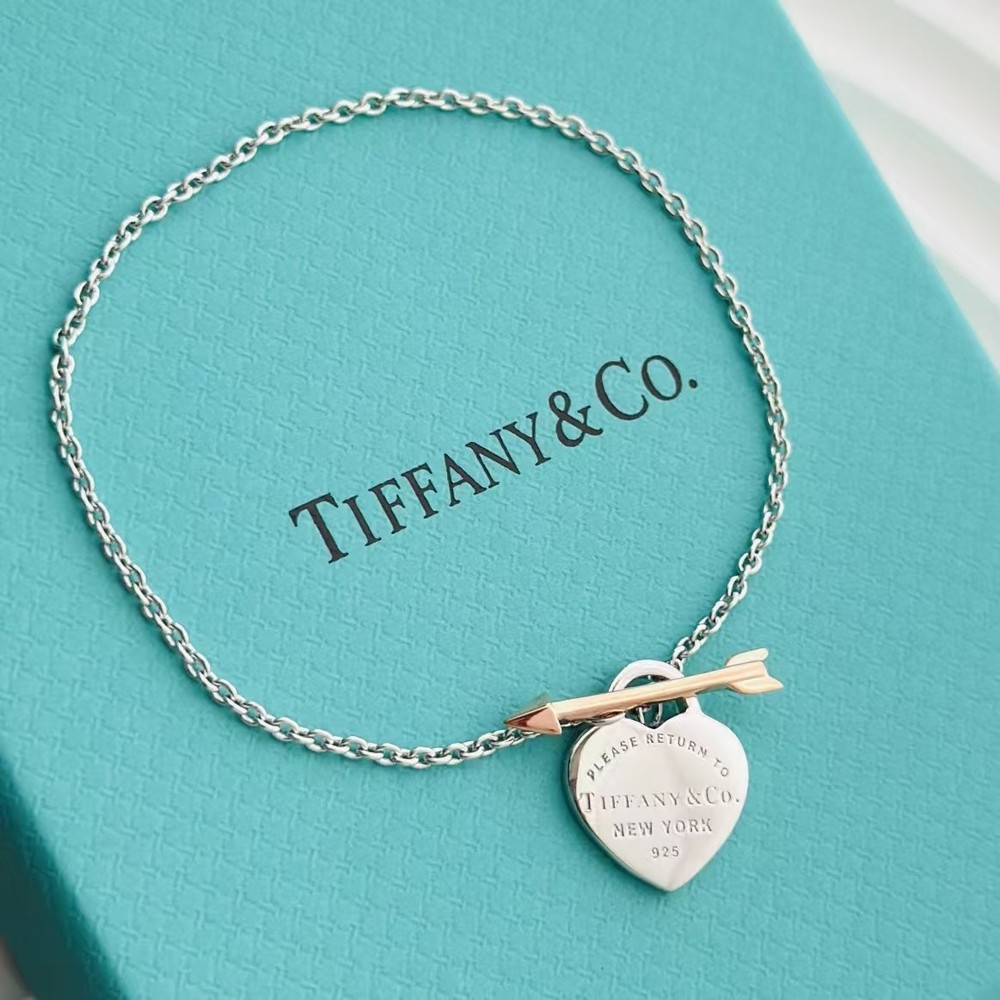 Tiffany & Co Lovertruck Heart Tag Pendant Bracelet for Women