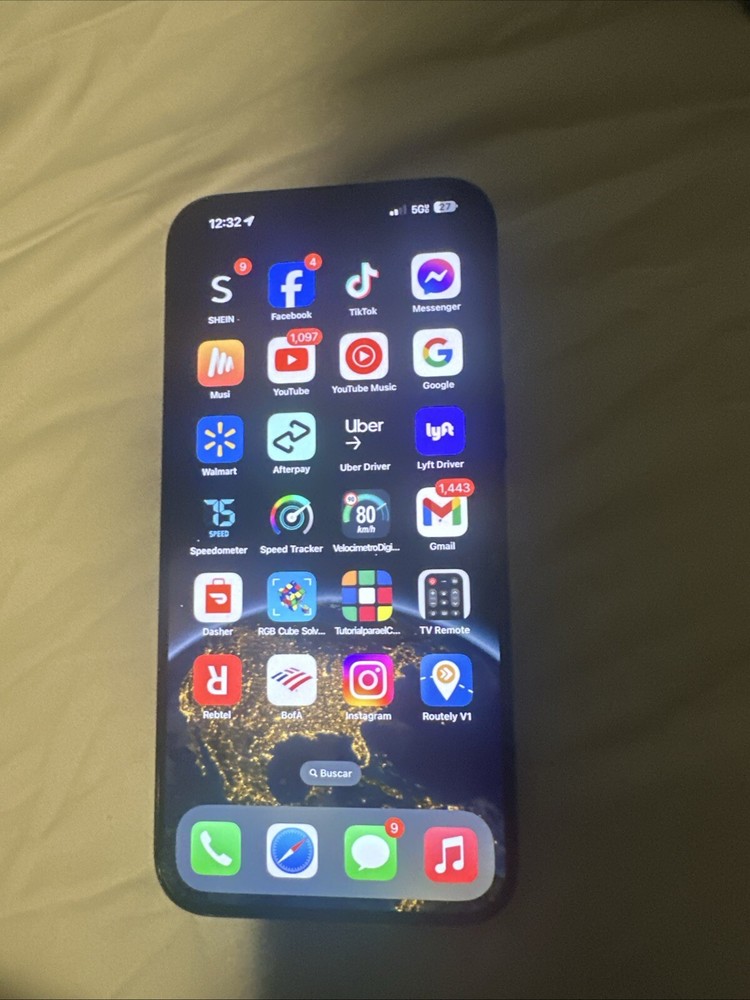 telefono iphone 15 pro max Con Tik Tok en Manuel Estado  el Valor Es 2000000
