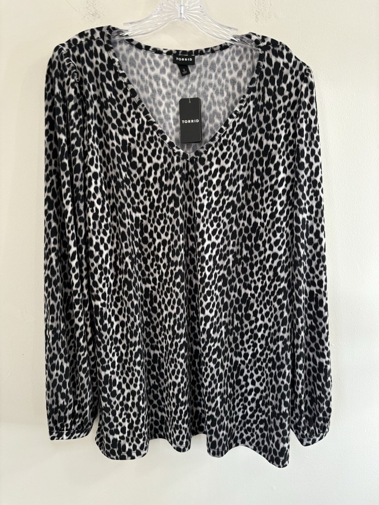 Torrid Women's Size 2 (18-20) Blouse Top Long Sleeve Multicolor Geometric V-Neck