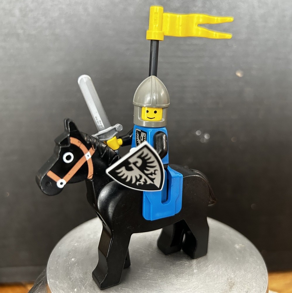 Lego Castle Black Falcon Knight On The Horse Vintage Minifigure