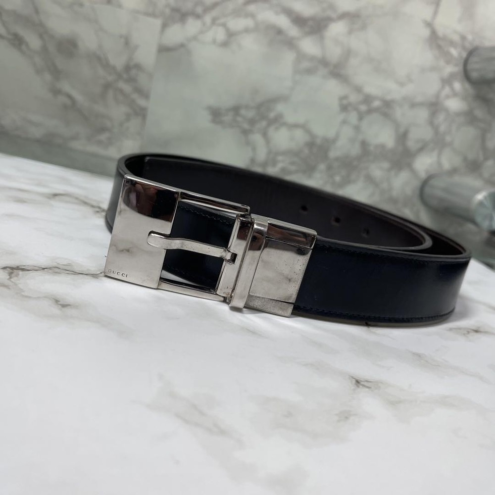 GUCCI black leather belt with silver square buckle made in Italy authentic pre-owned